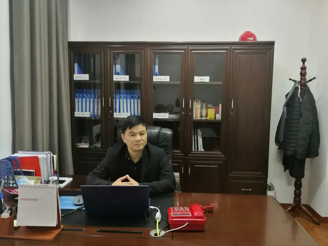 張家界國輝建材有限公司,張家界塔吊租賃,施工電梯租賃,重型吊車租賃,隨車吊租賃,辦公車輛 張家界國輝建材有限公司,張家界塔吊租賃,施工電梯租賃,重型吊車租賃,隨車吊租賃,辦公車輛